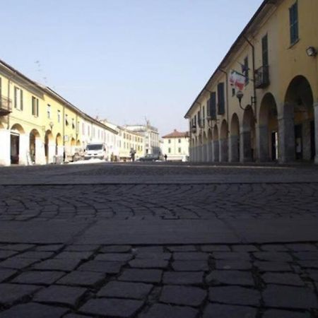 Rocks Appartamenti I Portici Nel Centro Storico! Melzo Dış mekan fotoğraf